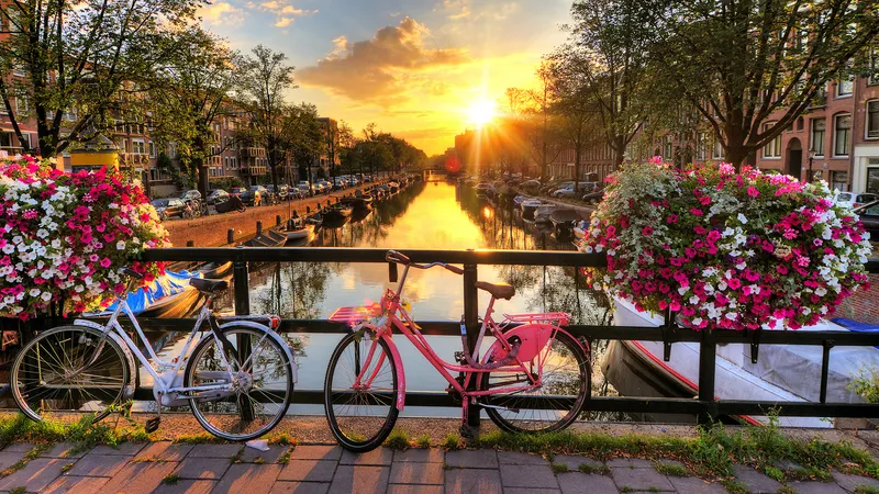 Amsterdam: la città dei canali e dei tulipani
