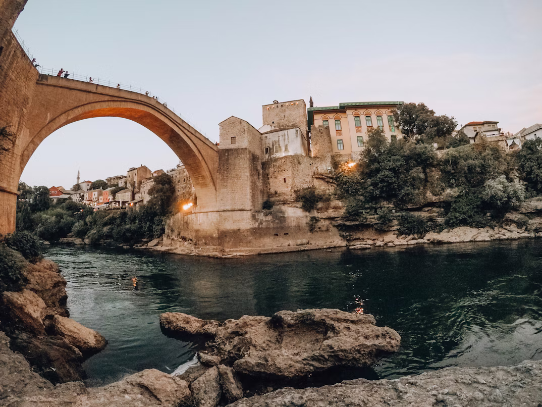 Lo Stari Most di Mostar: Il Cuore di Pietra che Unisce i Balcani