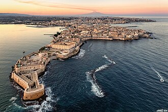 Siracusa: L’Anima della Magna Grecia tra Pietra Bianca e Onde Smeraldo